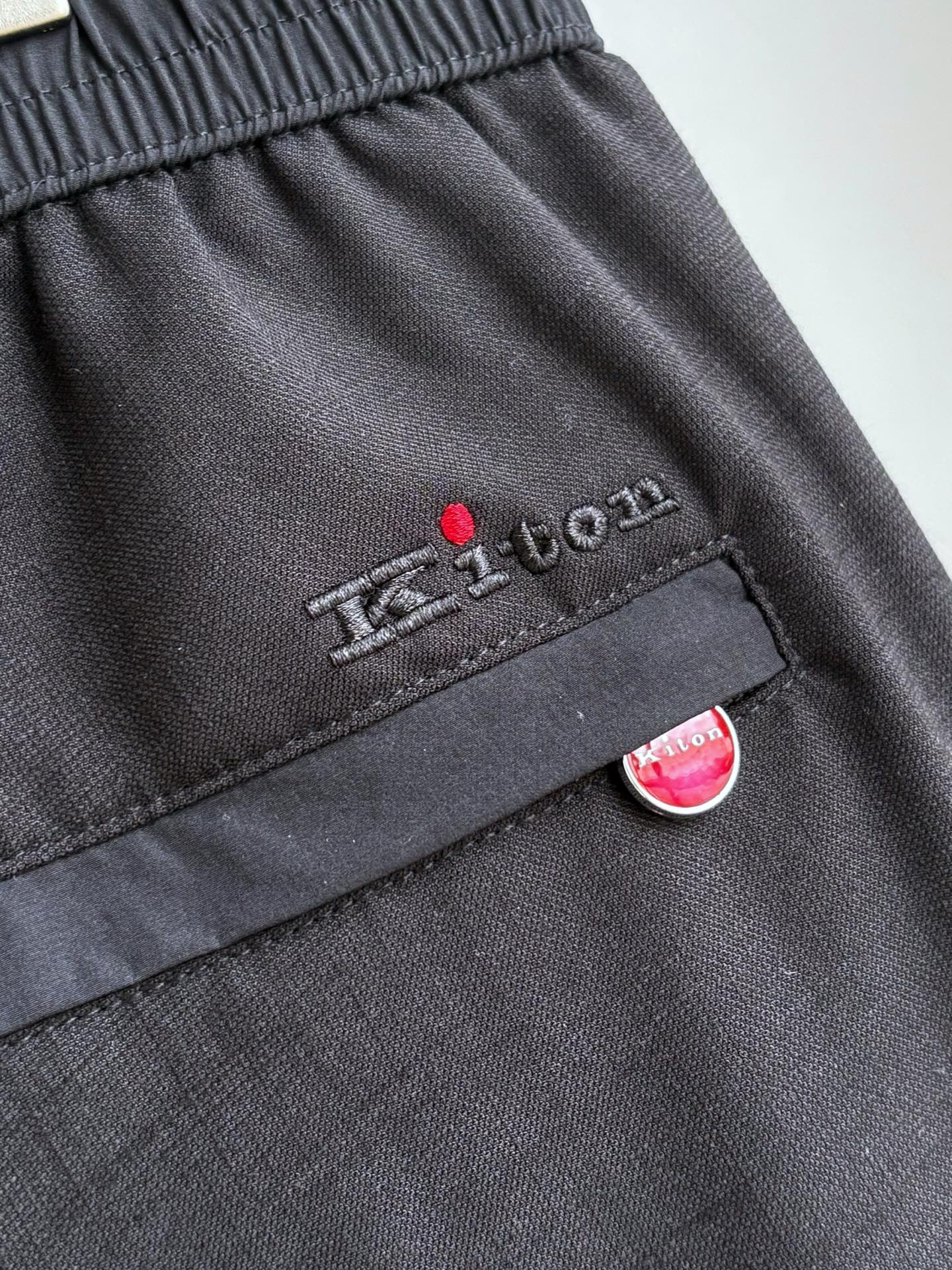 Брюки мужские в стиле Kiton чёрного цвета с прямым кроем