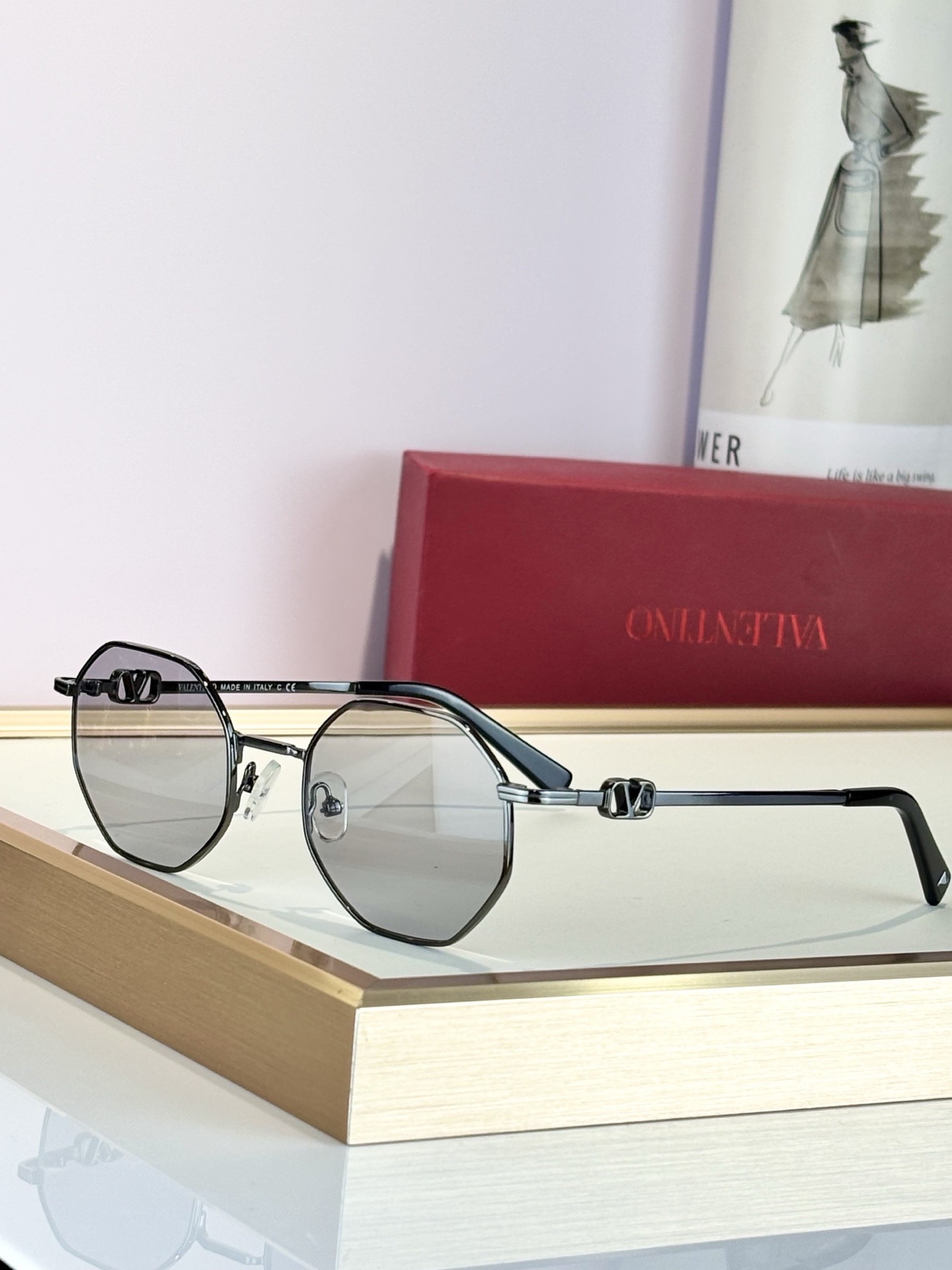 Очки солнцезащитные женские в стиле Valentino