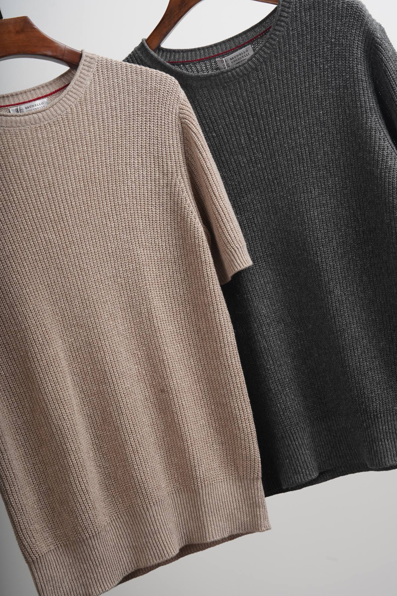 Футболка мужская в стиле Brunello Cucinelli из льна и хлопка бежевого цвета 