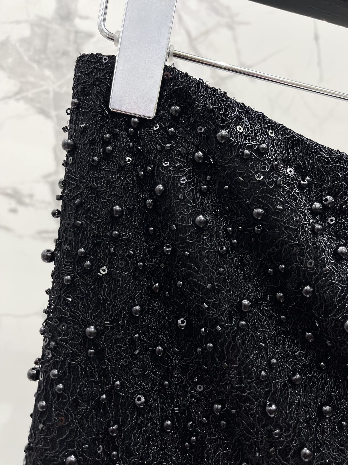 Платье женское в стиле Saint Laurent вечернее с декором из жемчуга и пайеток черного цвета