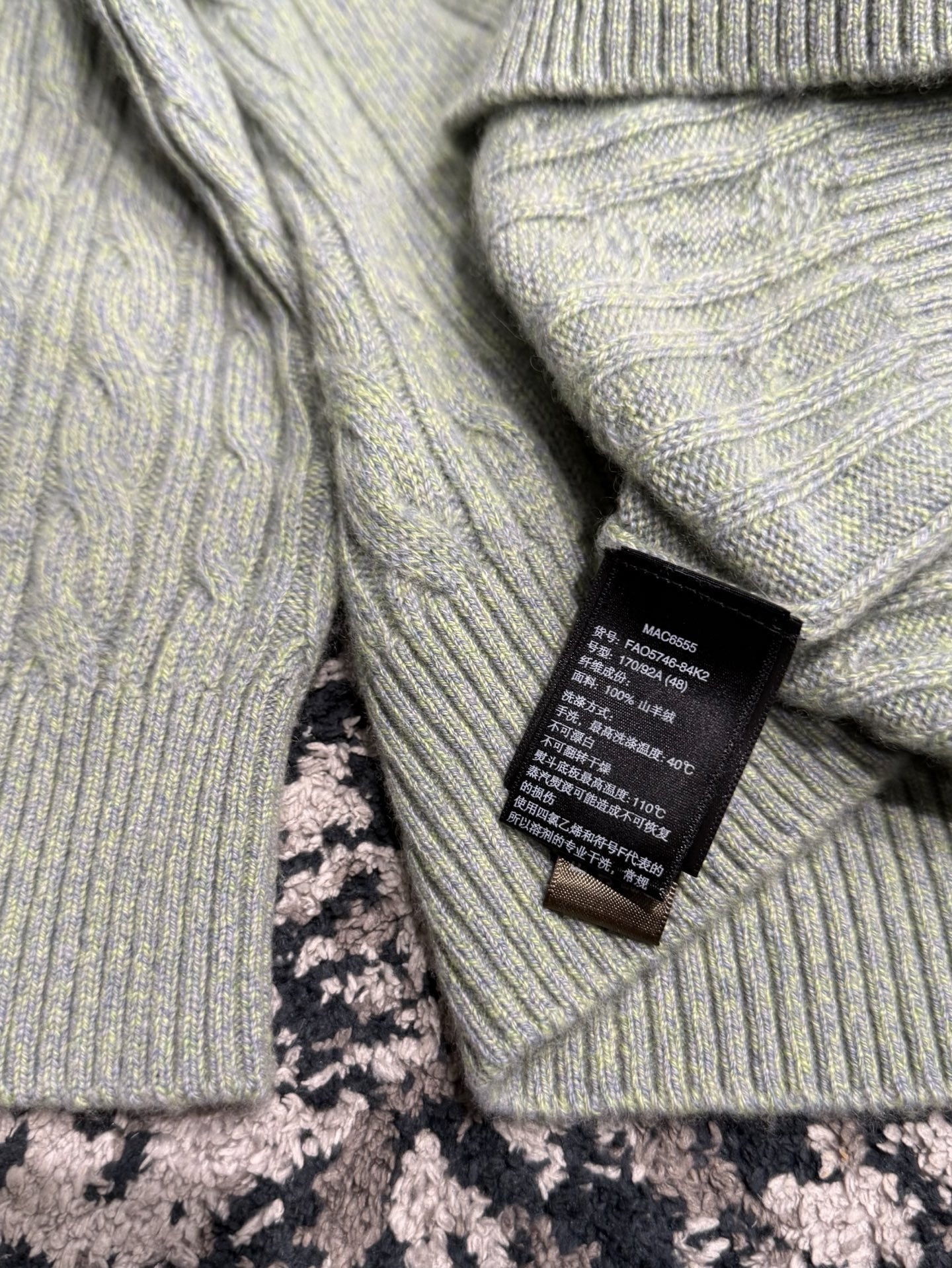 Свитер мужской в стиле Loro Piana Treccia из 100% шерсти молочного цвета