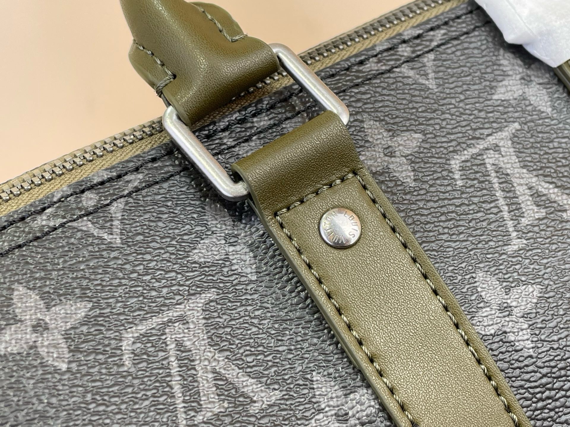 Сумка мужская Louis Vuitton Keepall Bandoulière 25 чёрно-зелёного цвета