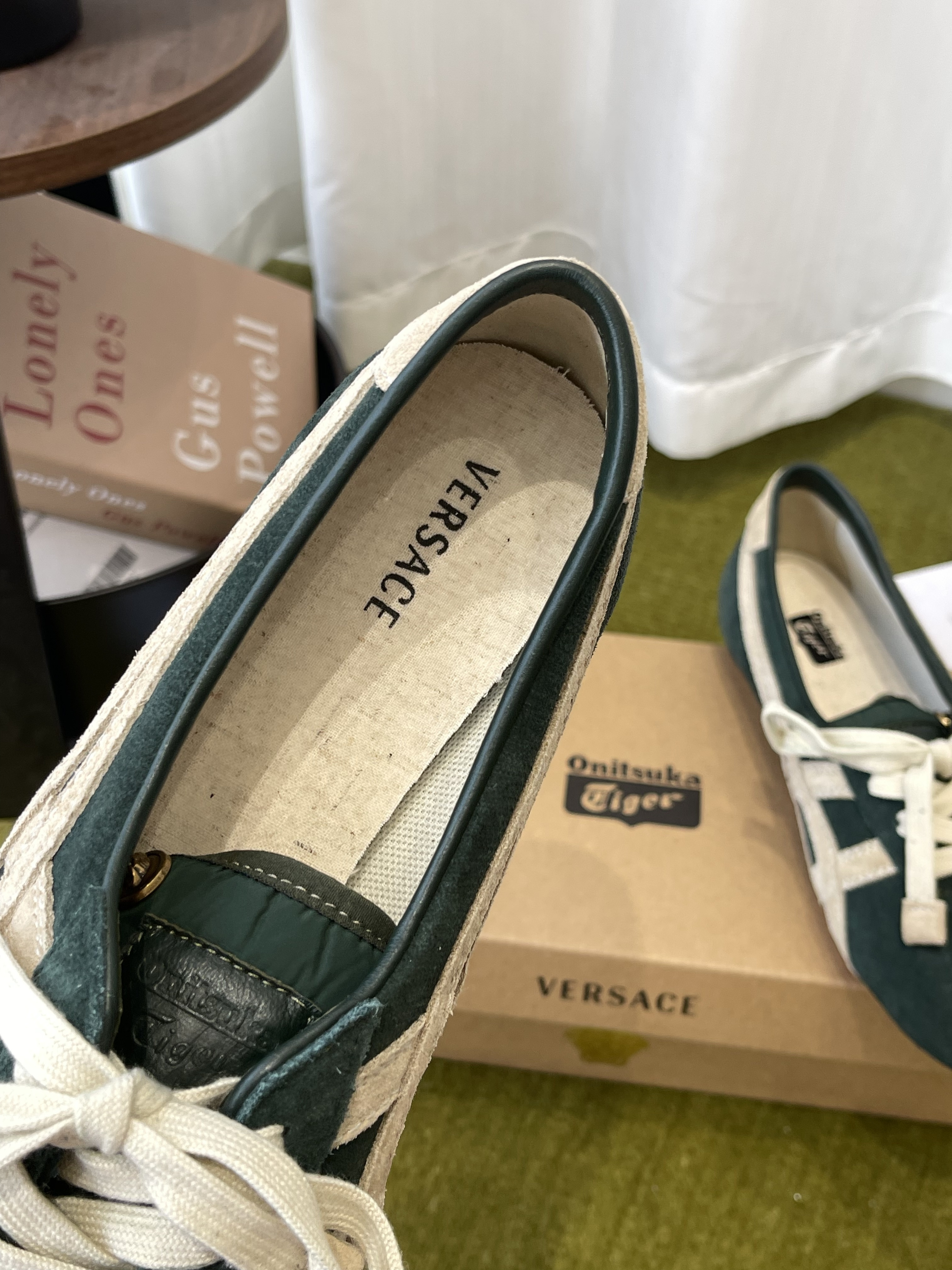 Кроссовки женские Onitsuka Tiger x Versace TAI-CHI Sakura зеленого цвета