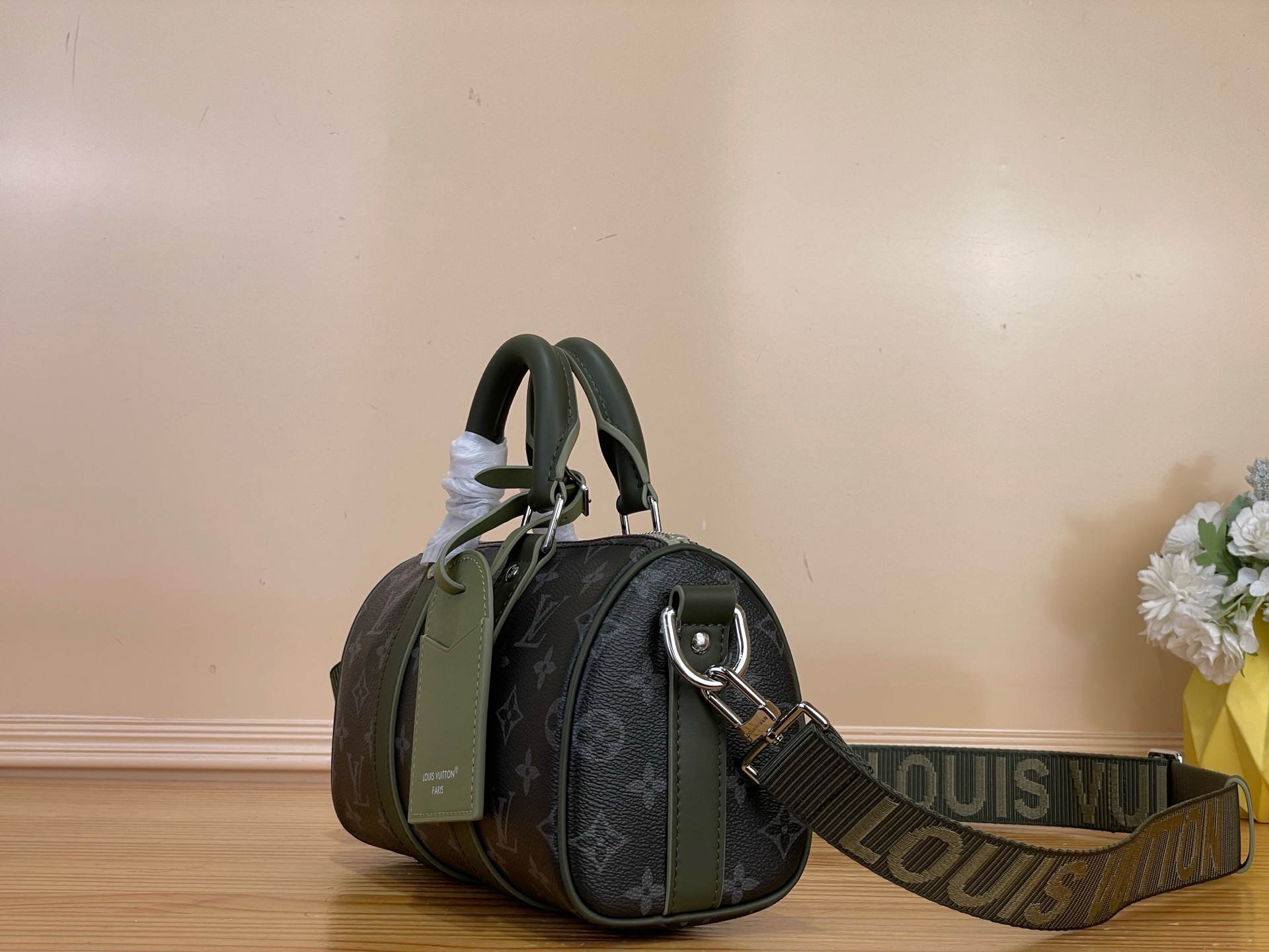 Сумка мужская Louis Vuitton Keepall Bandoulière 25 чёрно-зелёного цвета