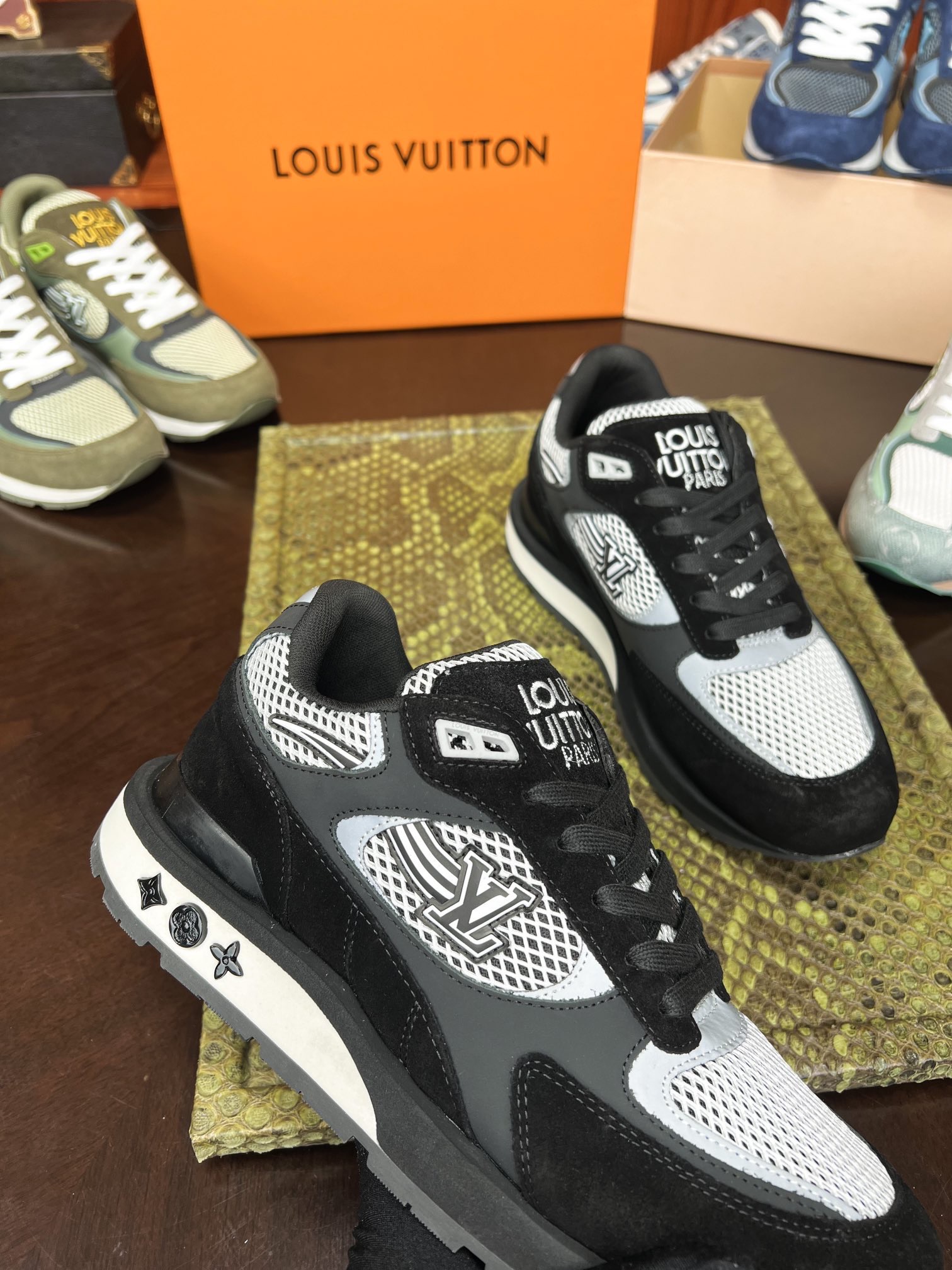 Кроссовки мужские Louis Vuitton Trainer чёрного цвета