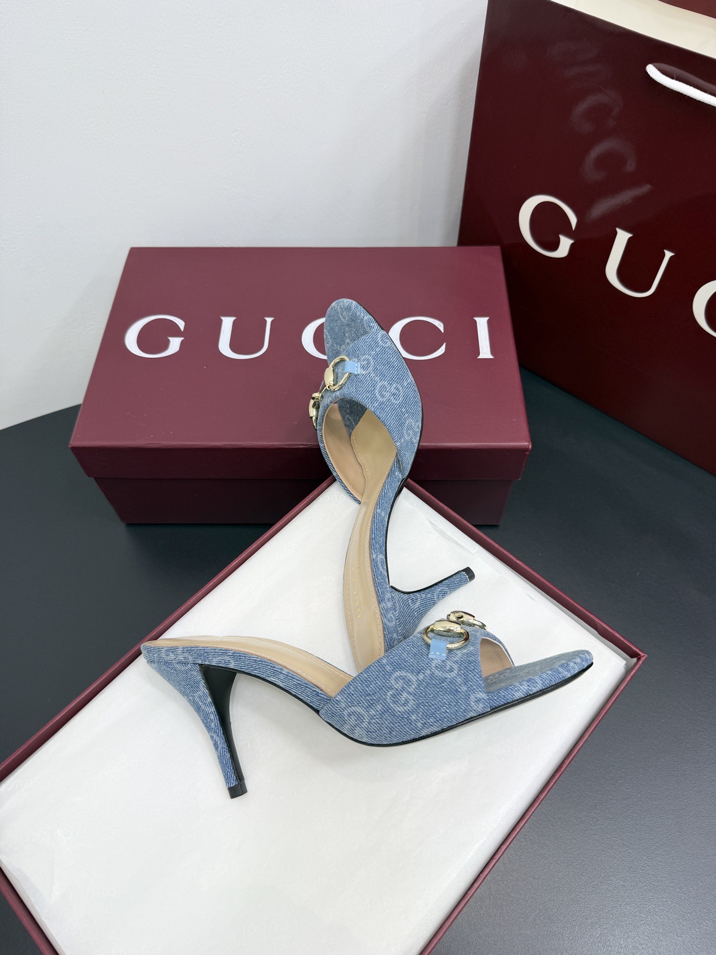 Мюли женские в стиле Gucci Horsebit голубого цвета