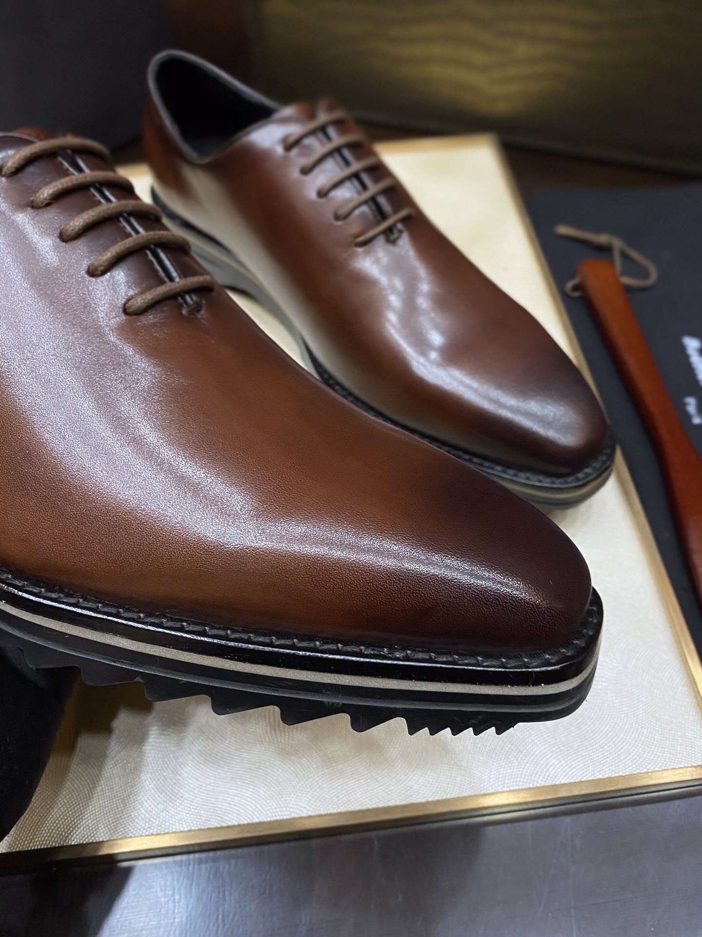 Туфли мужские в стиле Berluti из натуральной кожи коричневого цвета