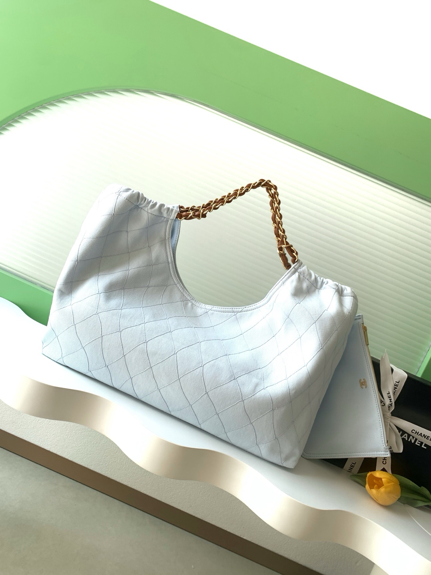 Сумка женская в стиле Chanel Coco Beach голубого цвета с коричневой отделкой