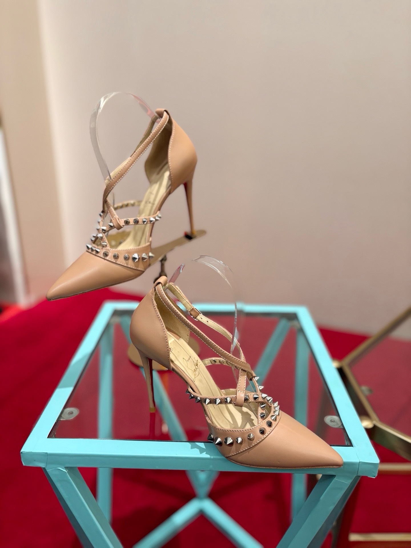 Туфли женские в стиле Christian Louboutin So Kate бежевого цвета
