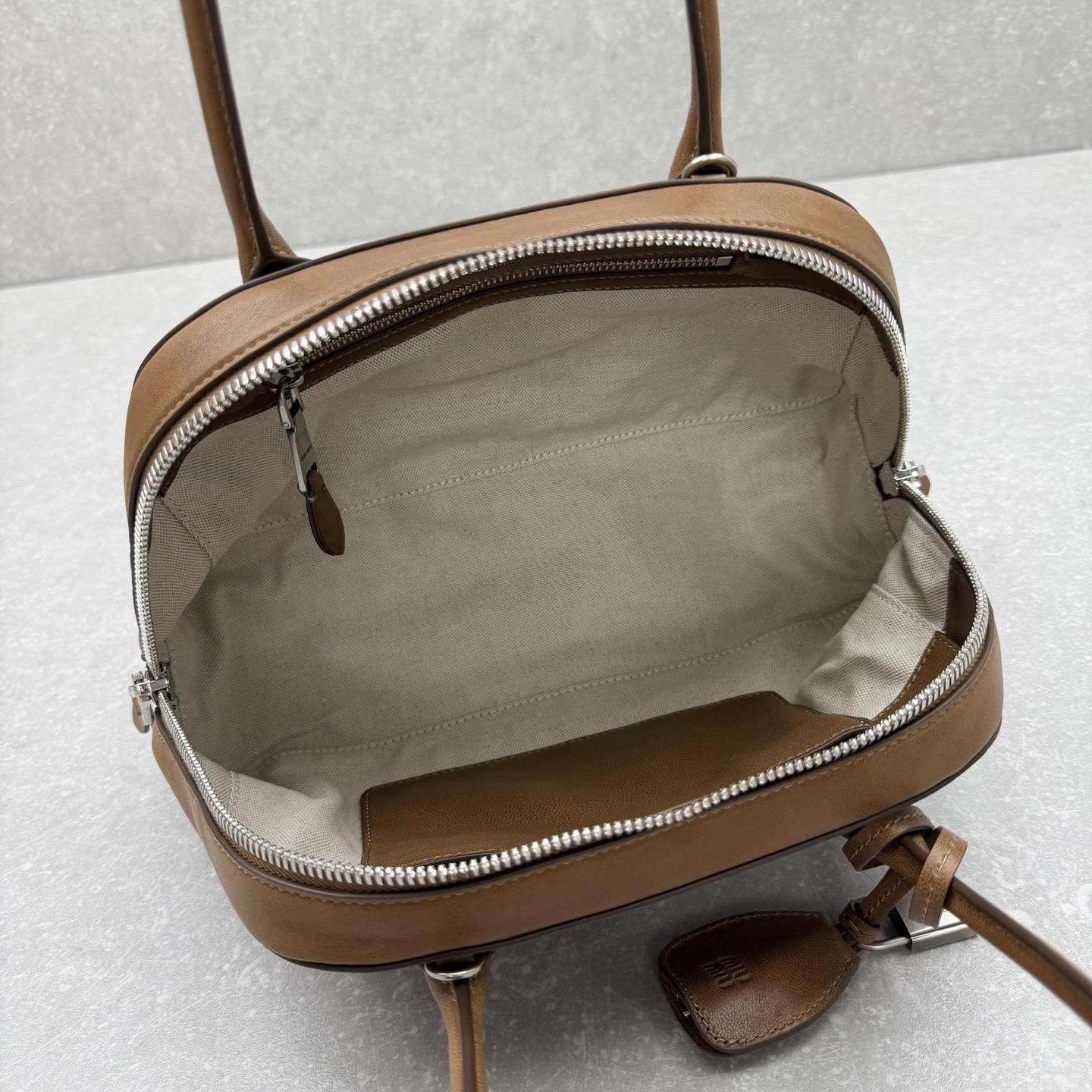 Сумка женская в стиле Miu Miu Vivant из натуральной кожи коричневого цвета