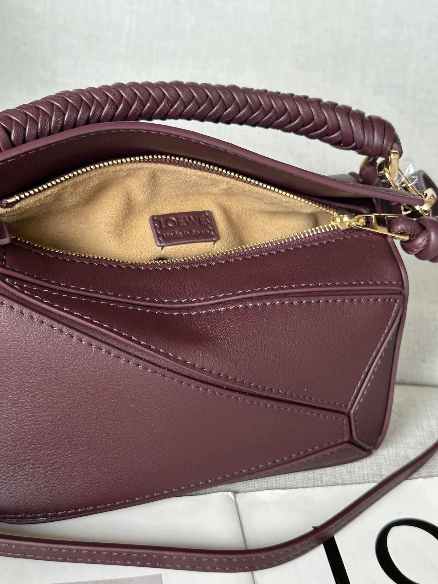 Сумка женская в стиле Loewe Puzzle Mini бордового цвета