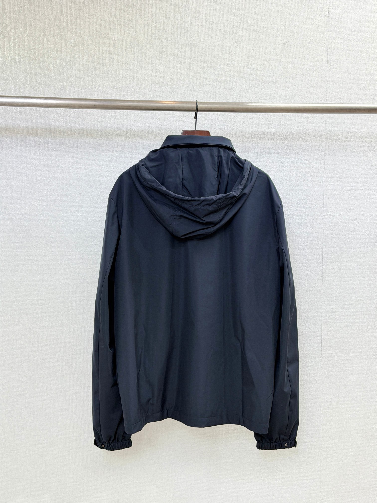 Куртка мужская в стиле Zegna с капюшоном демисезонная черного цвета