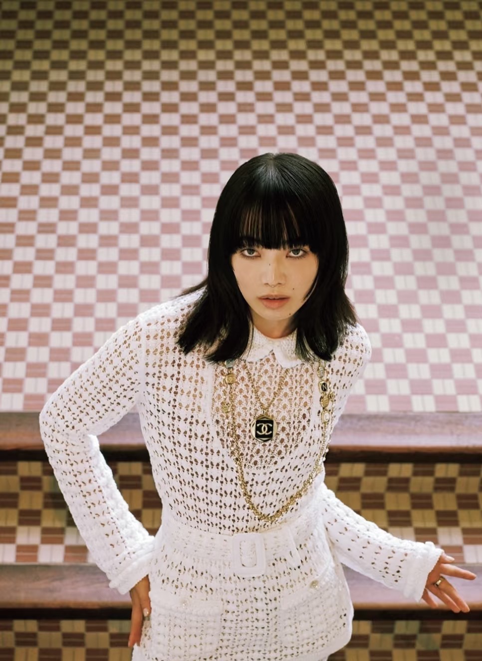 Кардиган женский в стиле Chanel с ажурной вязкой и воротником белого цвета