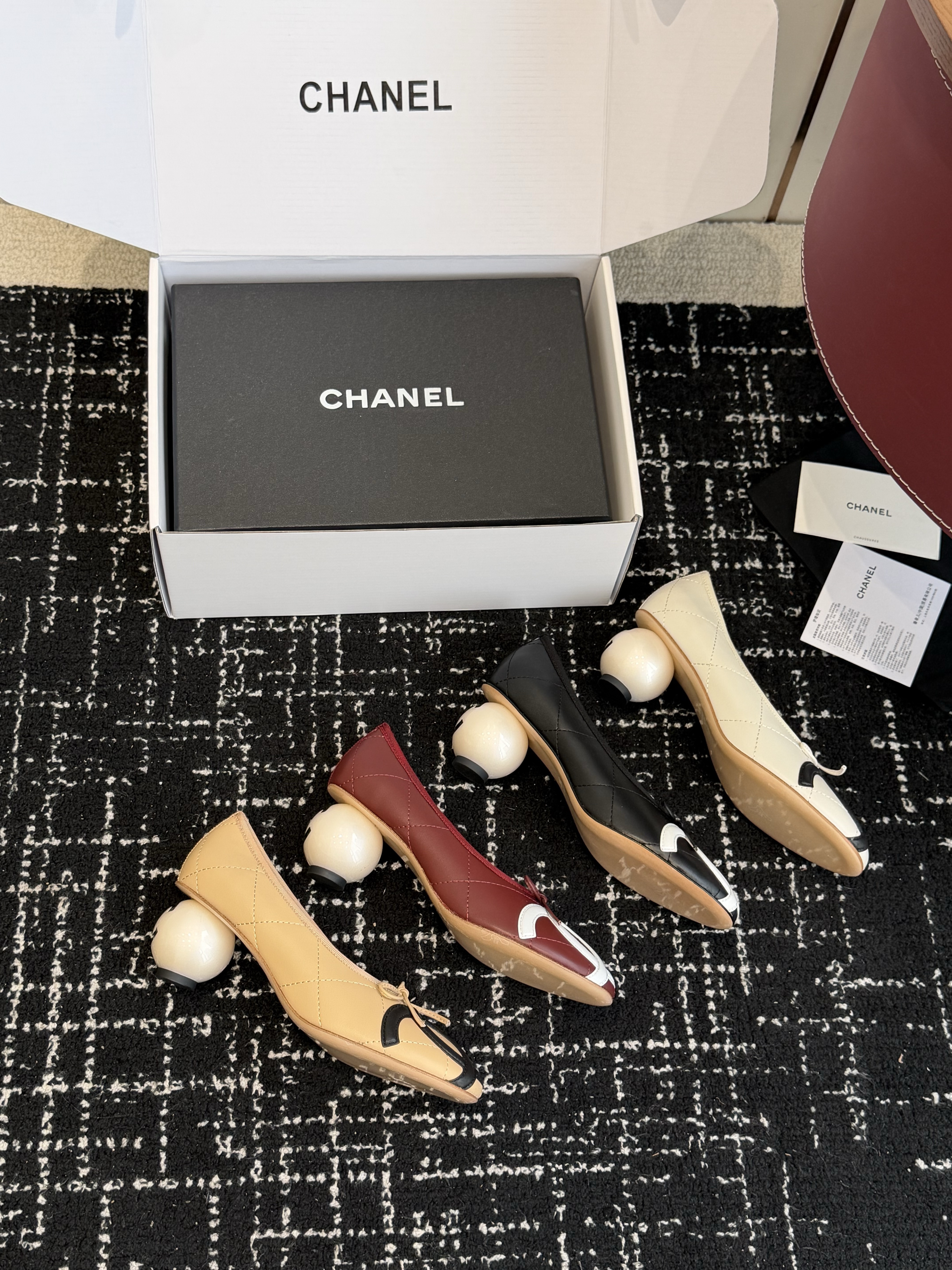 Туфли женские в стиле Chanel белого цвета