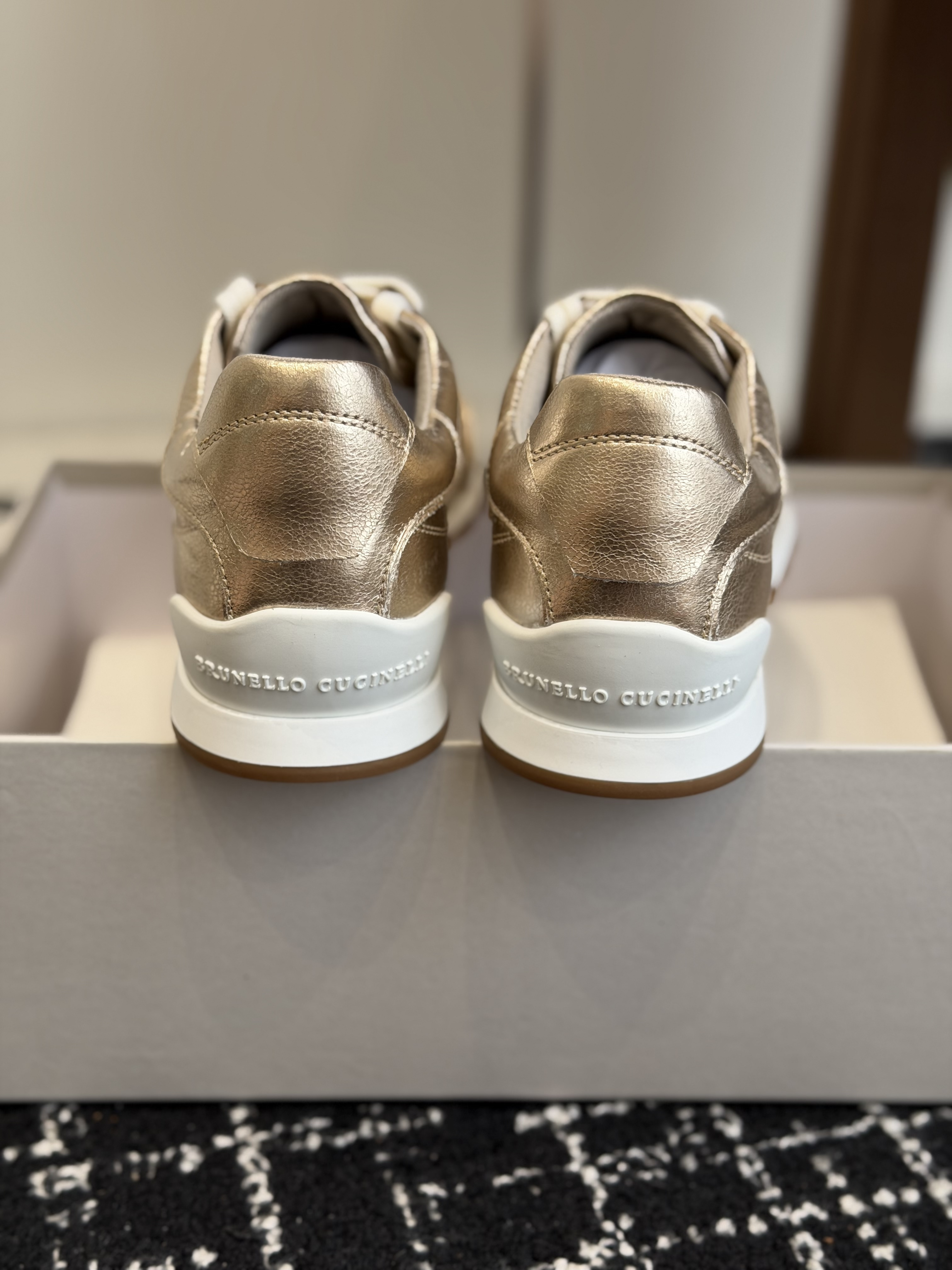 Кроссовки женские в стиле Brunello Cucinelli золотого цвета