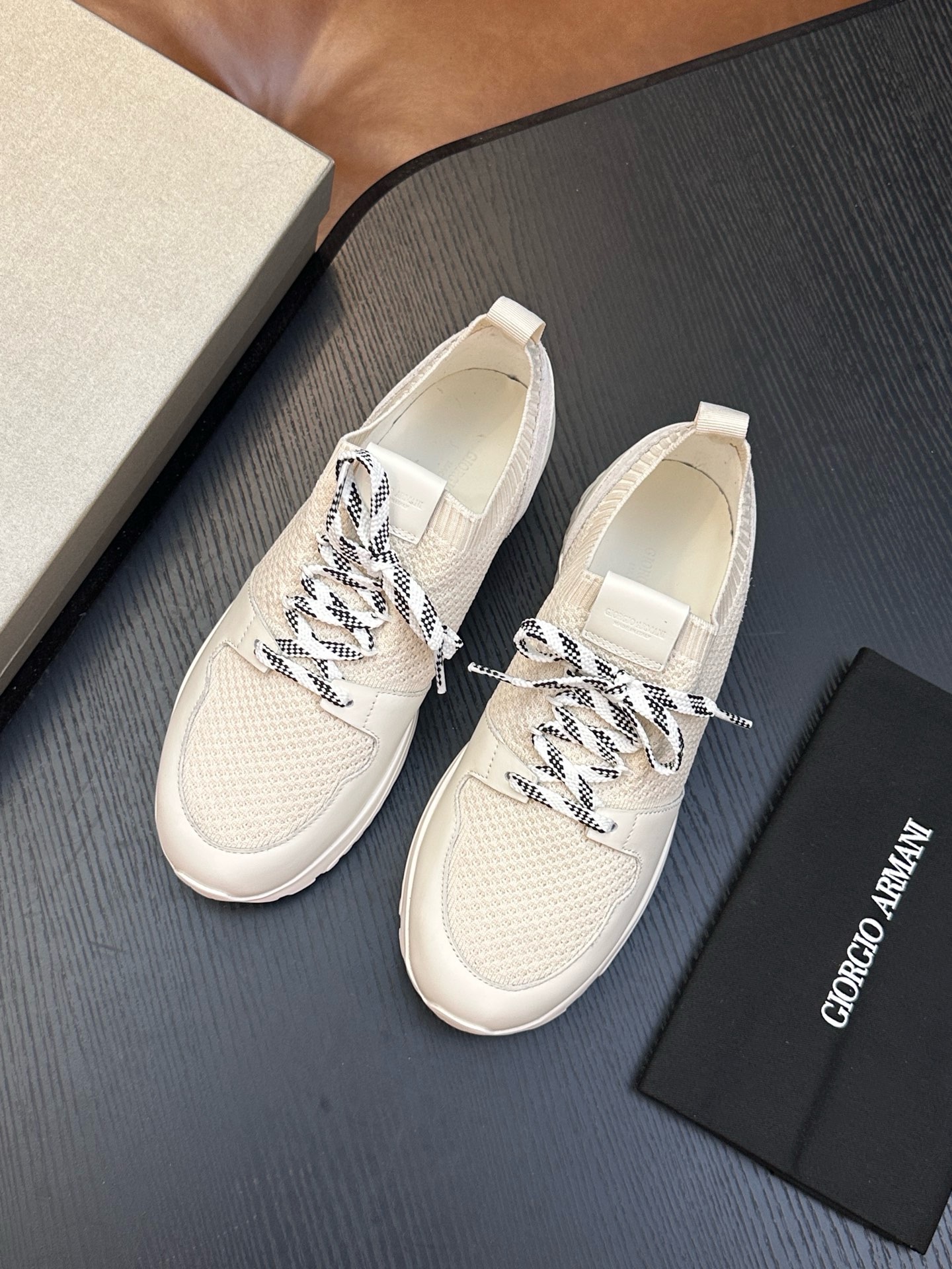 Кроссовки мужские Giorgio Armani Gyo белого цвета