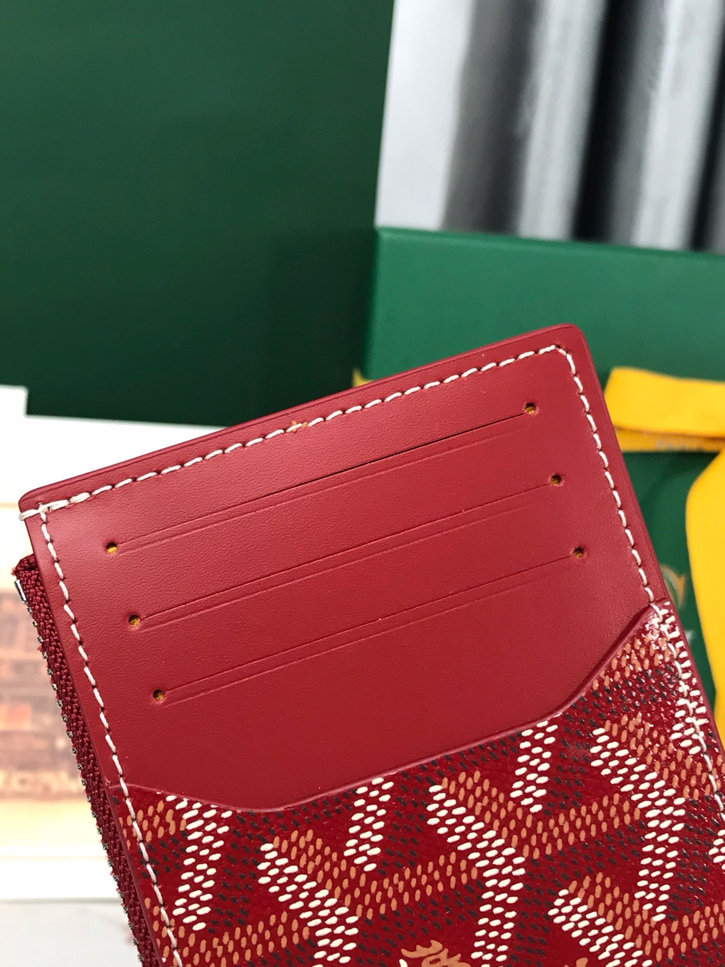 Картхолдер Goyard Bourbon красного цвета
