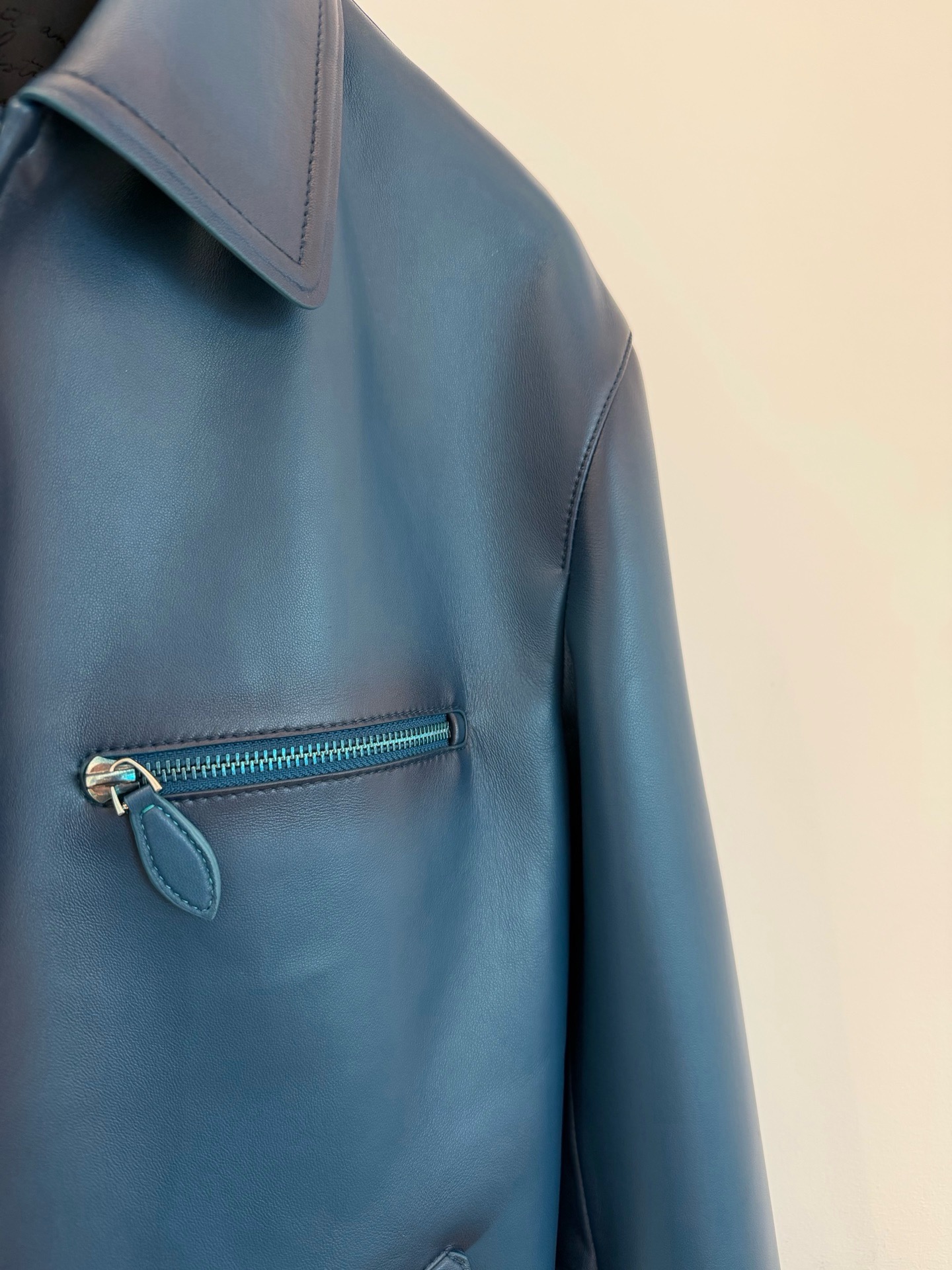 Куртка мужская Berluti синего цвета с молнией и отложным воротником
