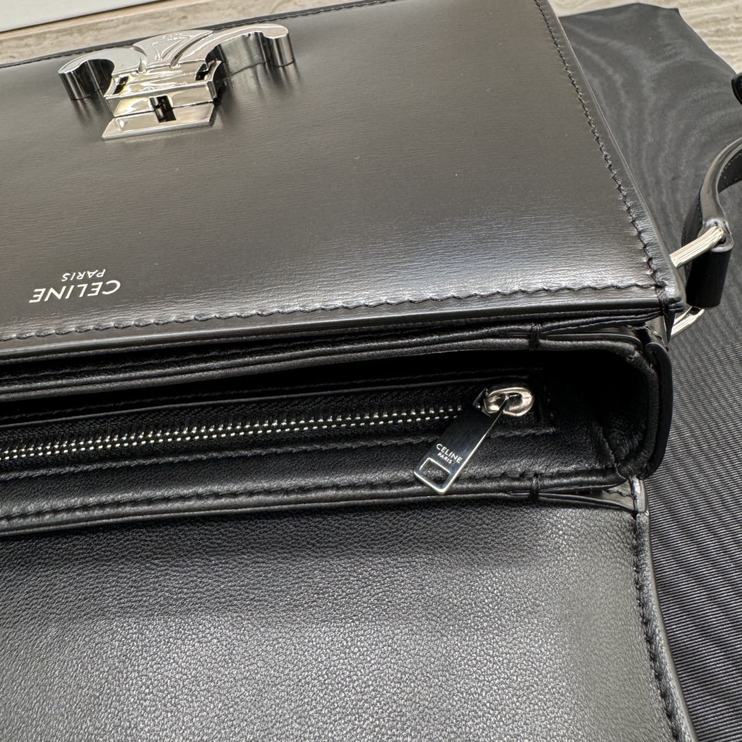 Сумка женская в стиле Celine Teen Triomphe компактная чёрная с серебряной фурнитурой