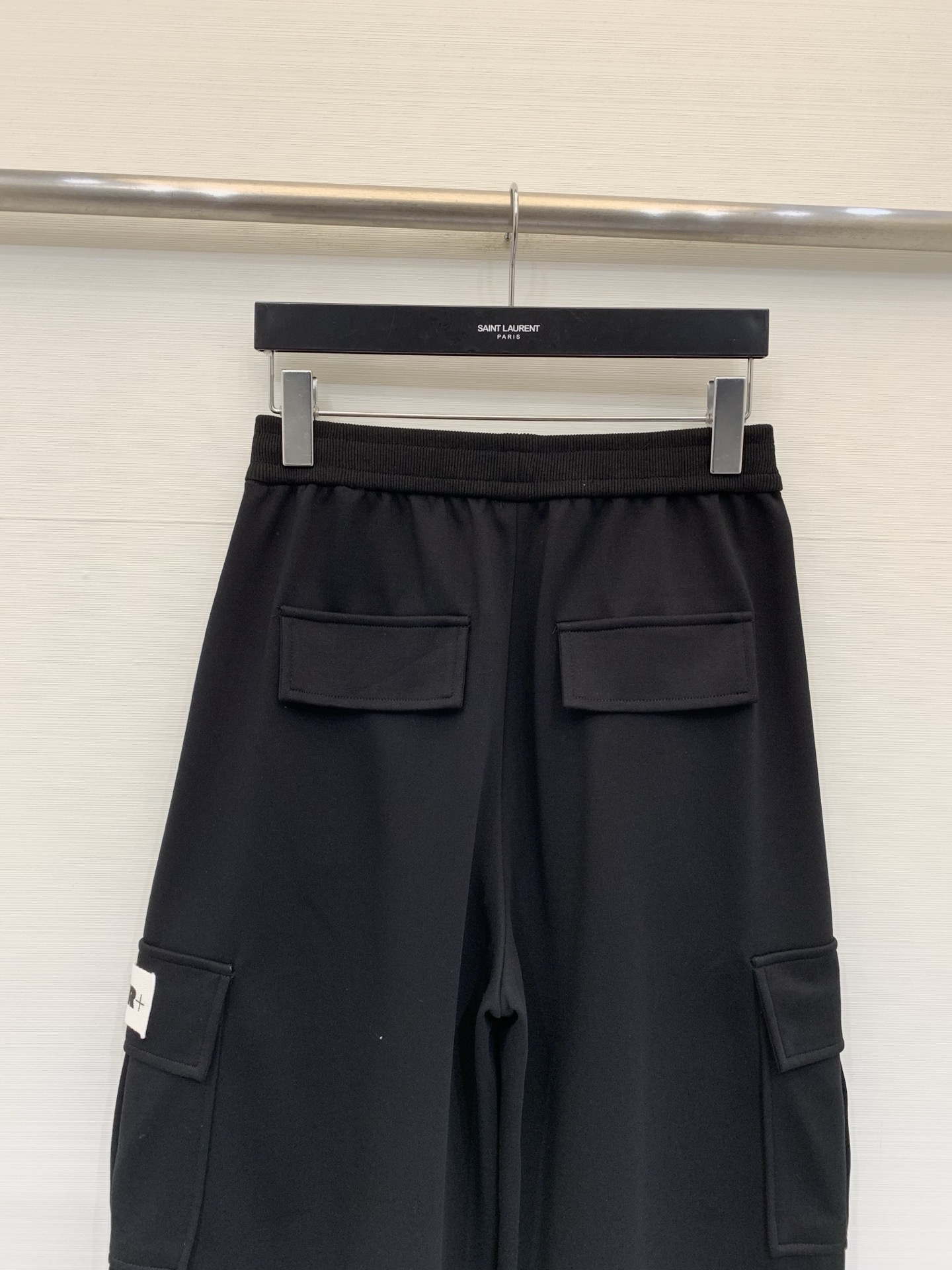 Шорты женские в стиле Jil Sander  чёрного цвета с накладными карманами