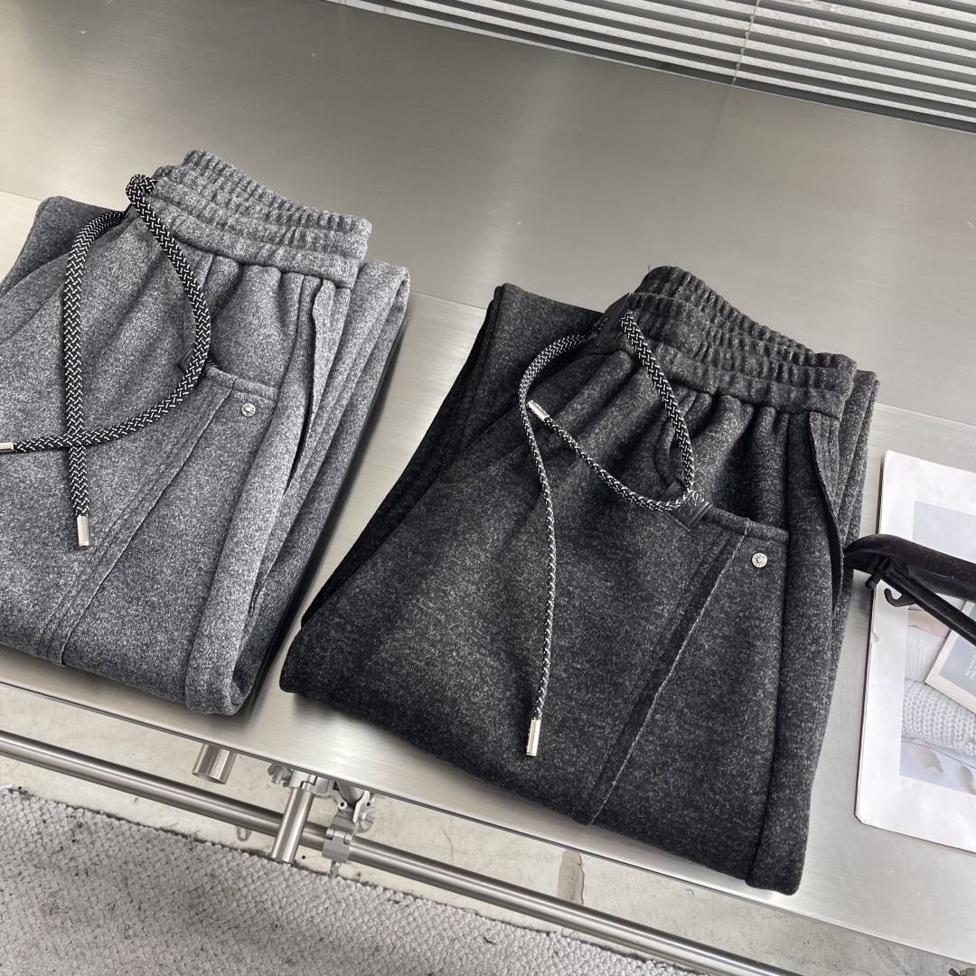 Брюки мужские в стиле LOEWE из шерстяной ткани чёрного цвета 